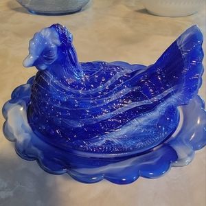 Glass nesting hen